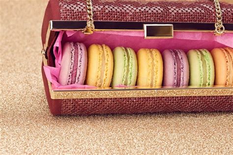 clutch macarons